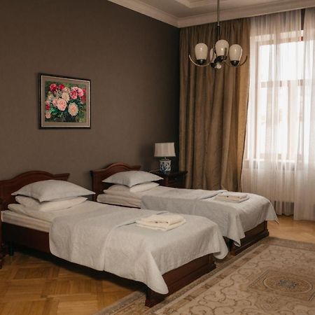British Club Lviv Hotel Luaran gambar