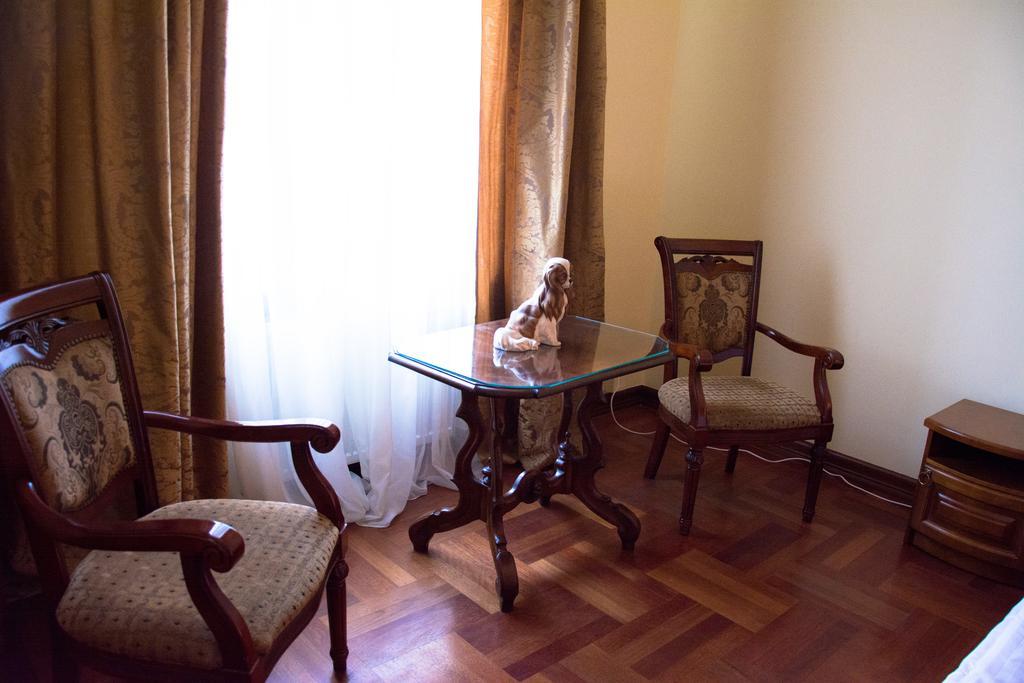 British Club Lviv Hotel Luaran gambar