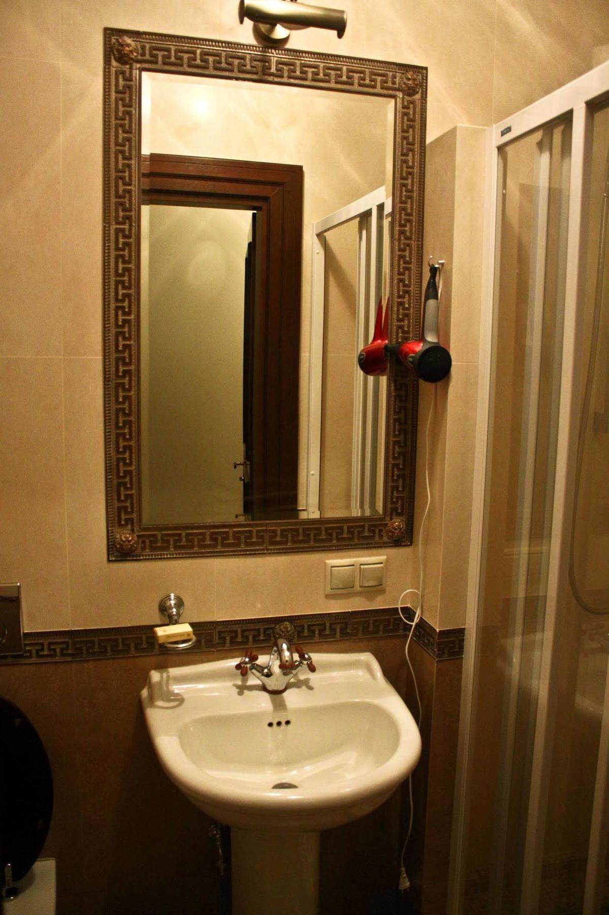British Club Lviv Hotel Luaran gambar