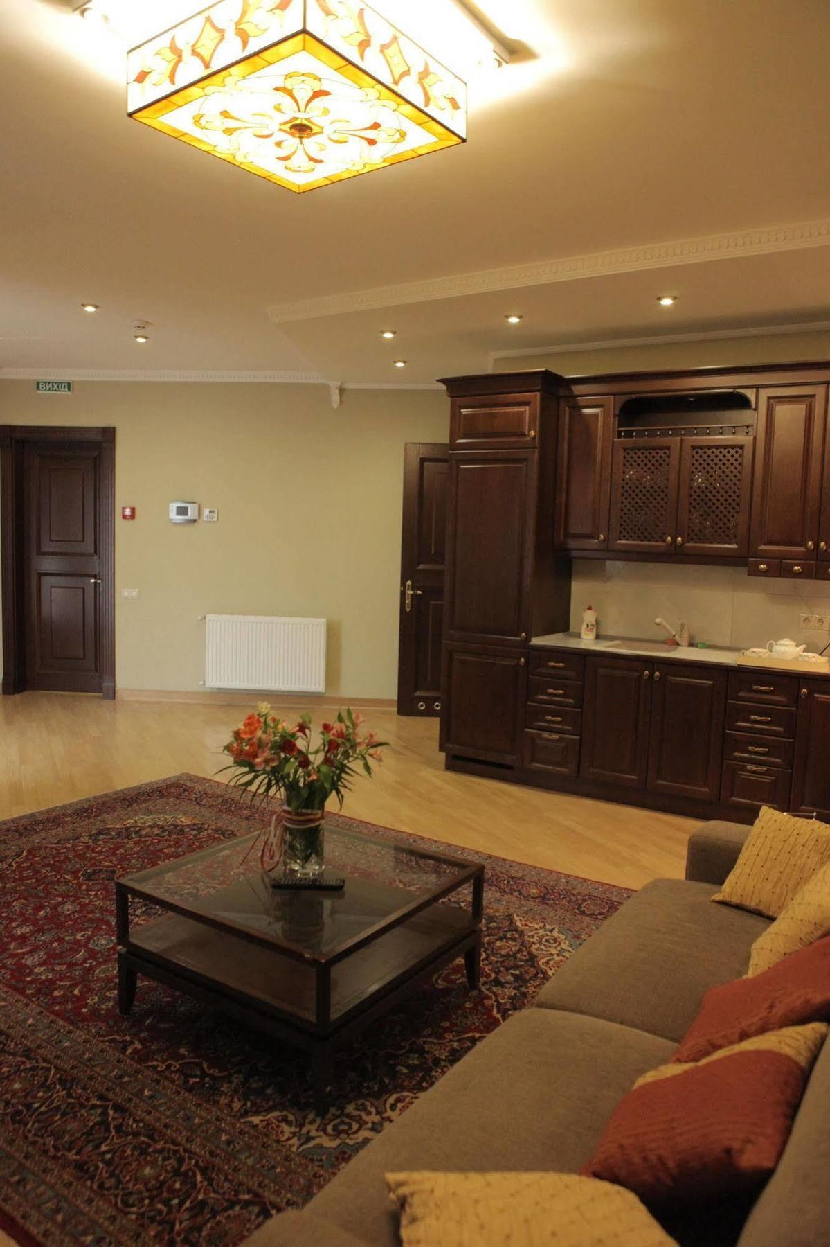 British Club Lviv Hotel Luaran gambar