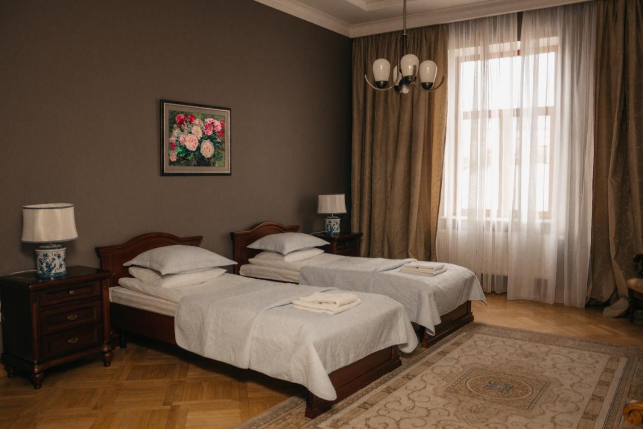 British Club Lviv Hotel Luaran gambar