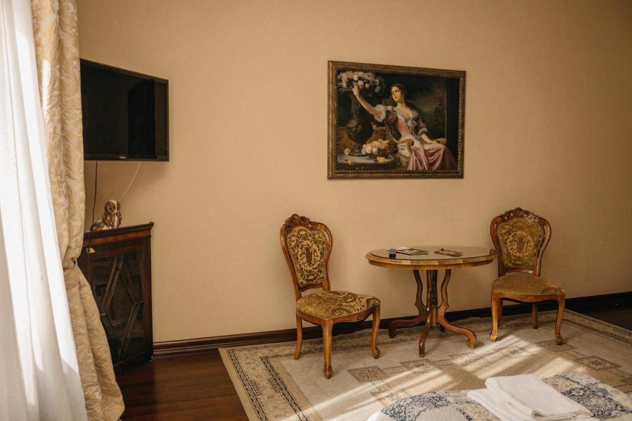 British Club Lviv Hotel Luaran gambar